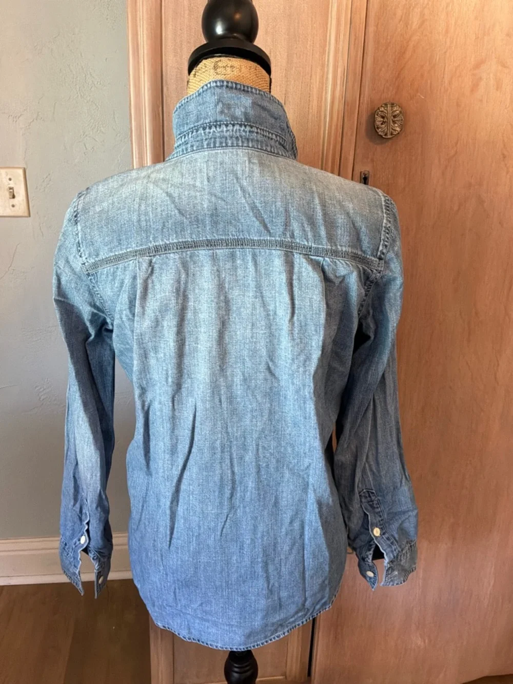 J. Crew Light Blue Denim Button-Up Shirt Size 4 Chambray Western Preppy